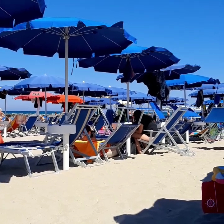 Golden Beach Di Vittori E. Dionisi S. S.A.S.