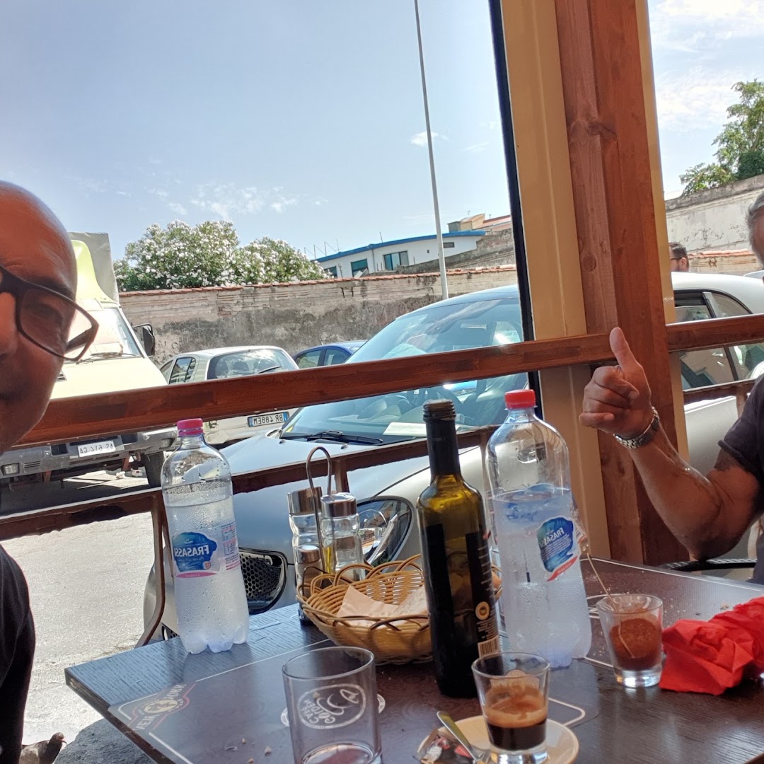 Golden Café, Bar Ristorante