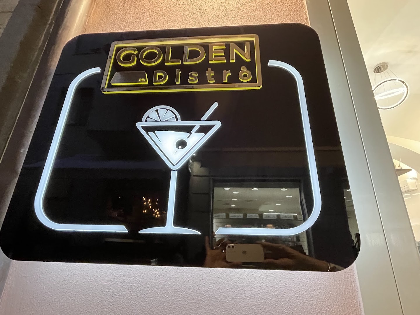 Golden Wh1m