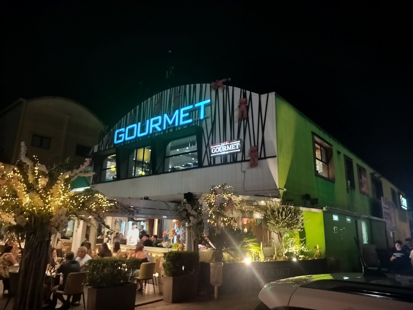 Gourmet Food Lounge