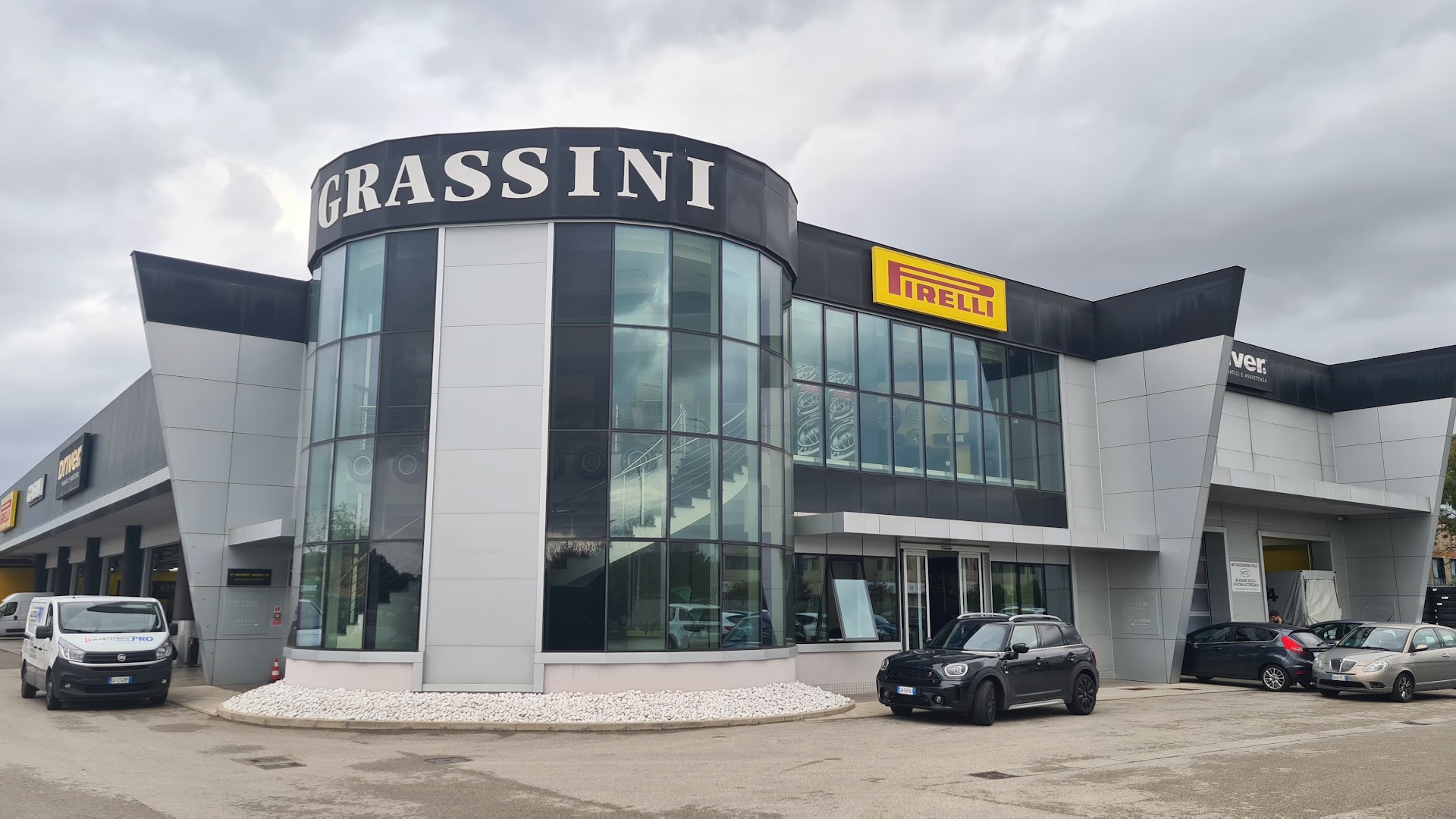 GRASSINI PNEUMATICI SRL - DRIVER CENTER PIRELLI