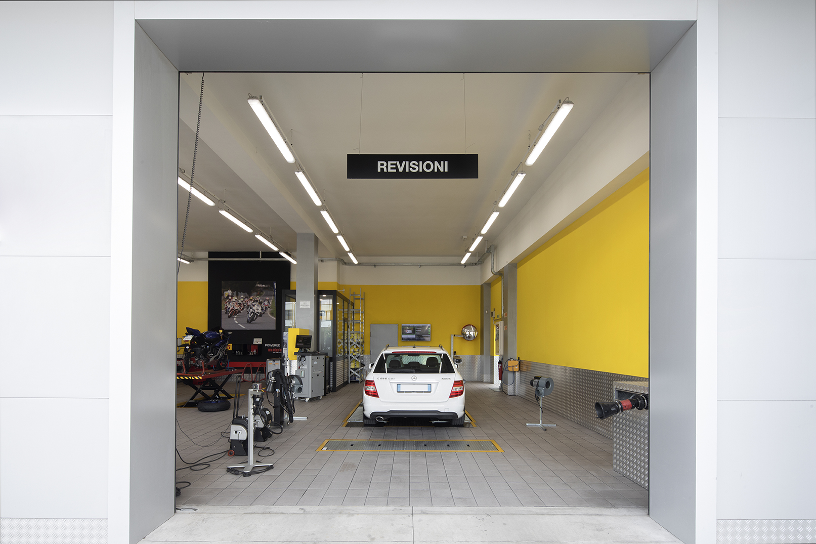 GRASSINI PNEUMATICI SRL - DRIVER CENTER PIRELLI
