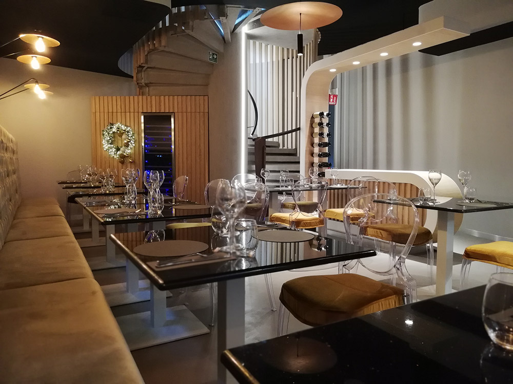 Gravity lounge & food