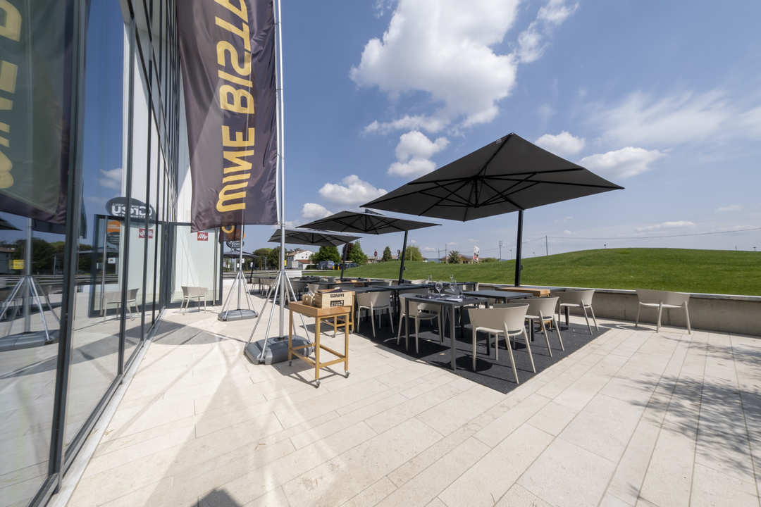 Grey Wine & Grill Restaurant, Torri di Confine