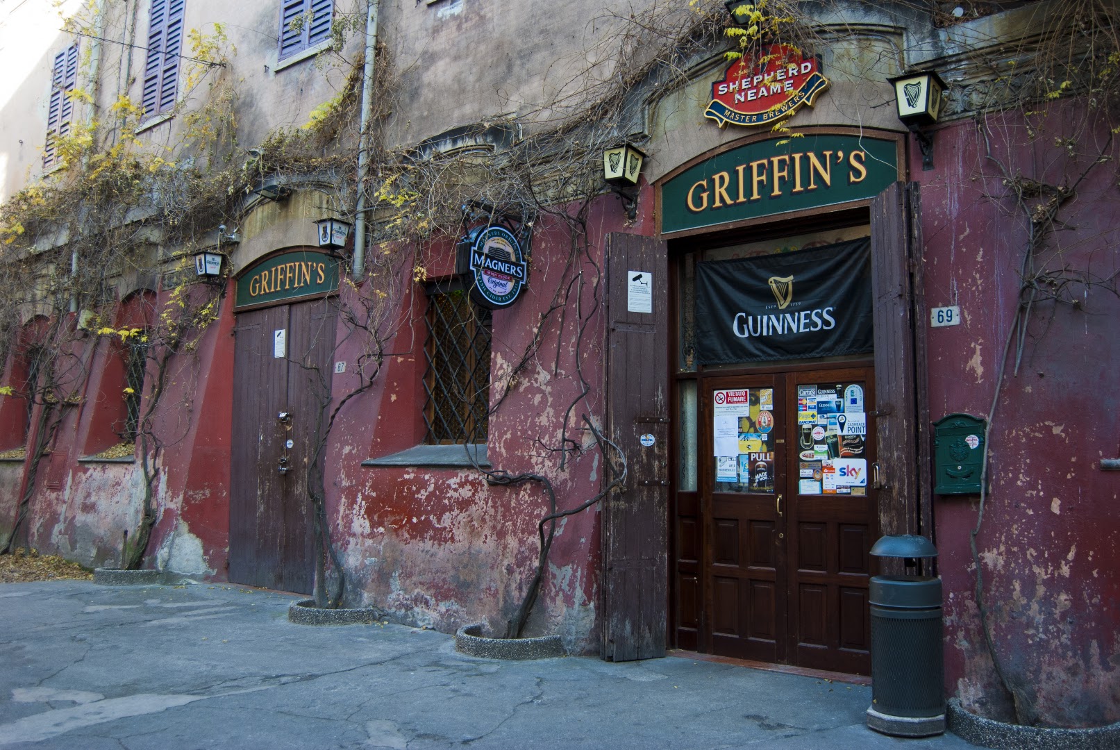 Griffin's Irish Pub