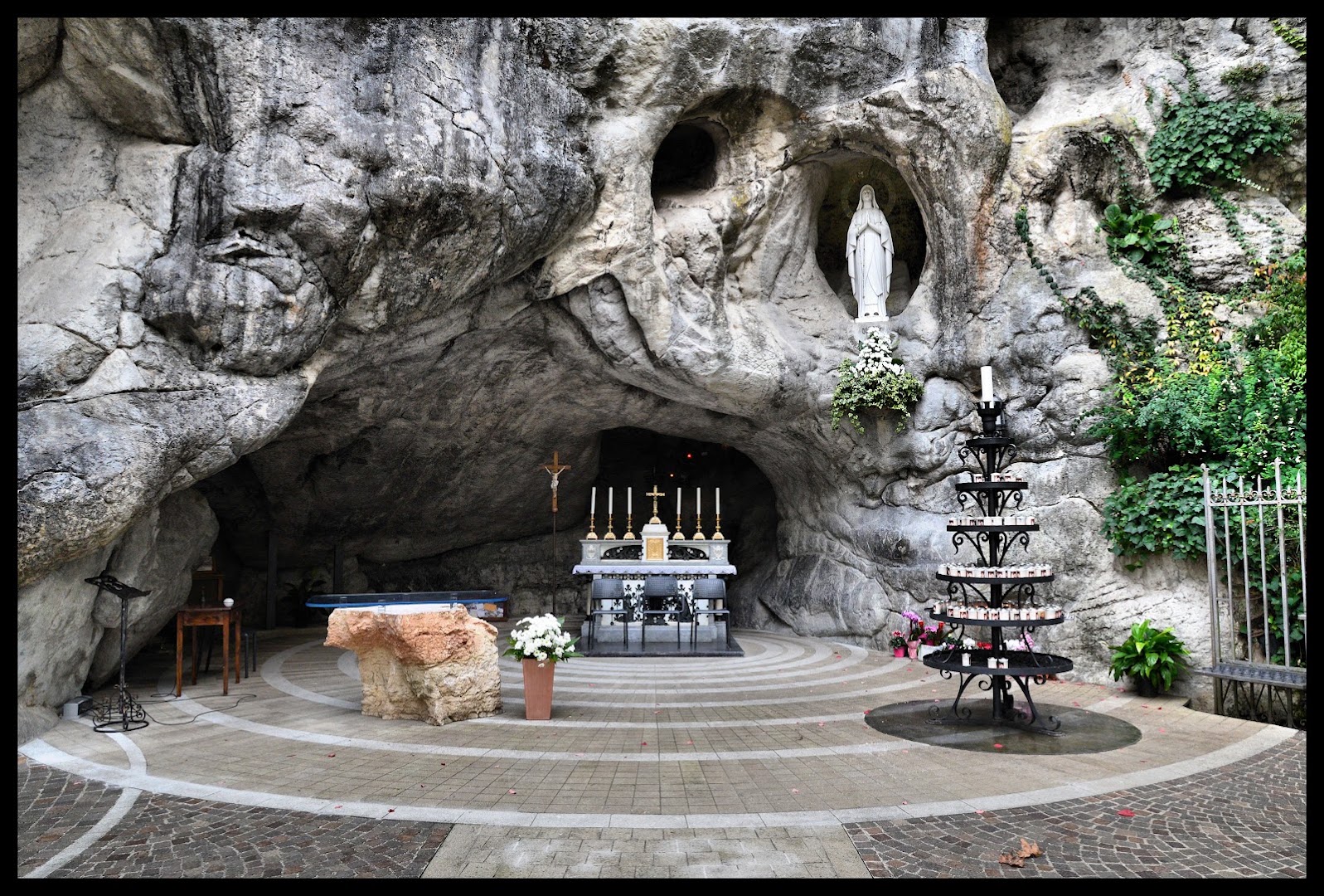 Grotta di Lourdes del Beato Claudio Granzotto