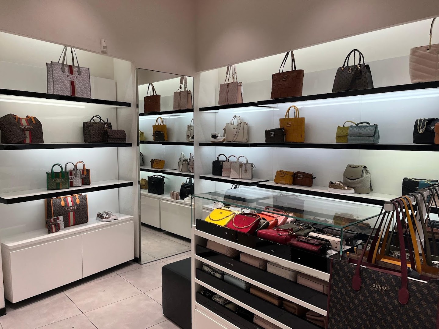 GUESS ACCESSORIES