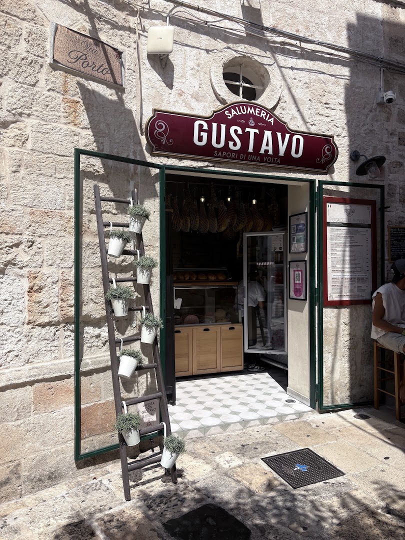 Gustavo