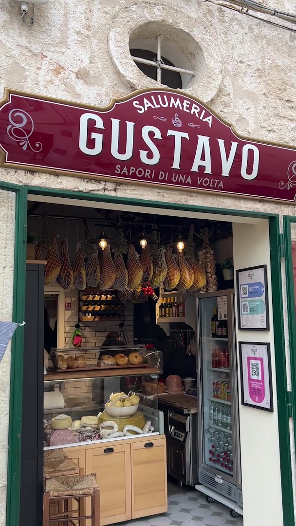 Gustavo, Monopoli
