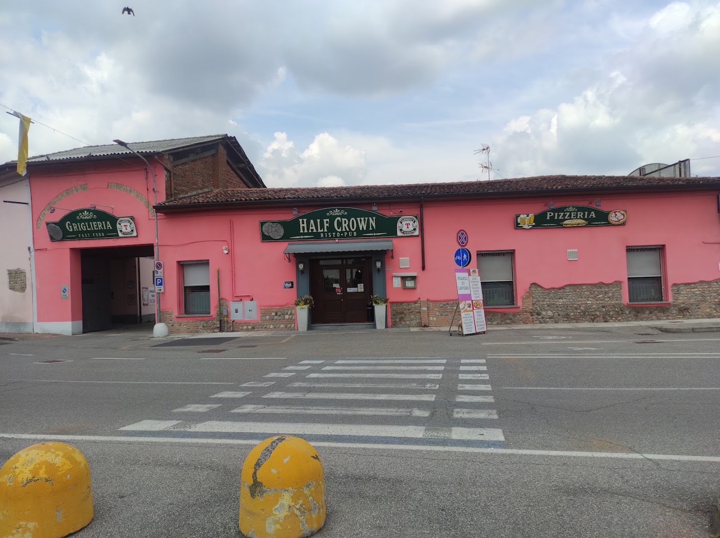 Half Crown Pub