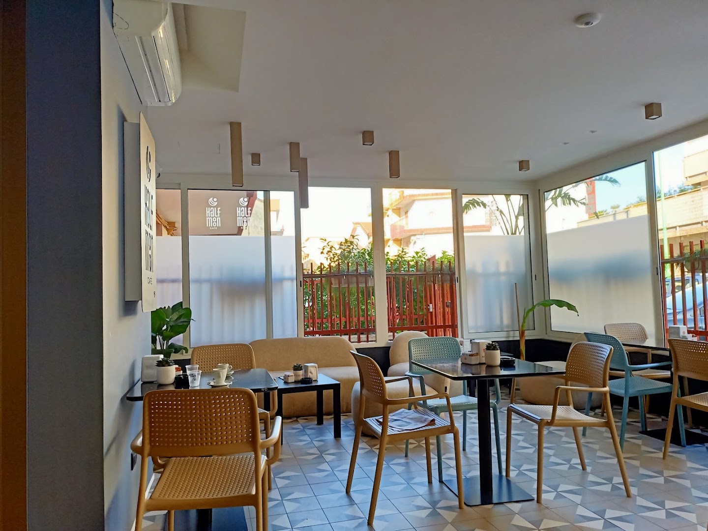 Half Moon Cafè