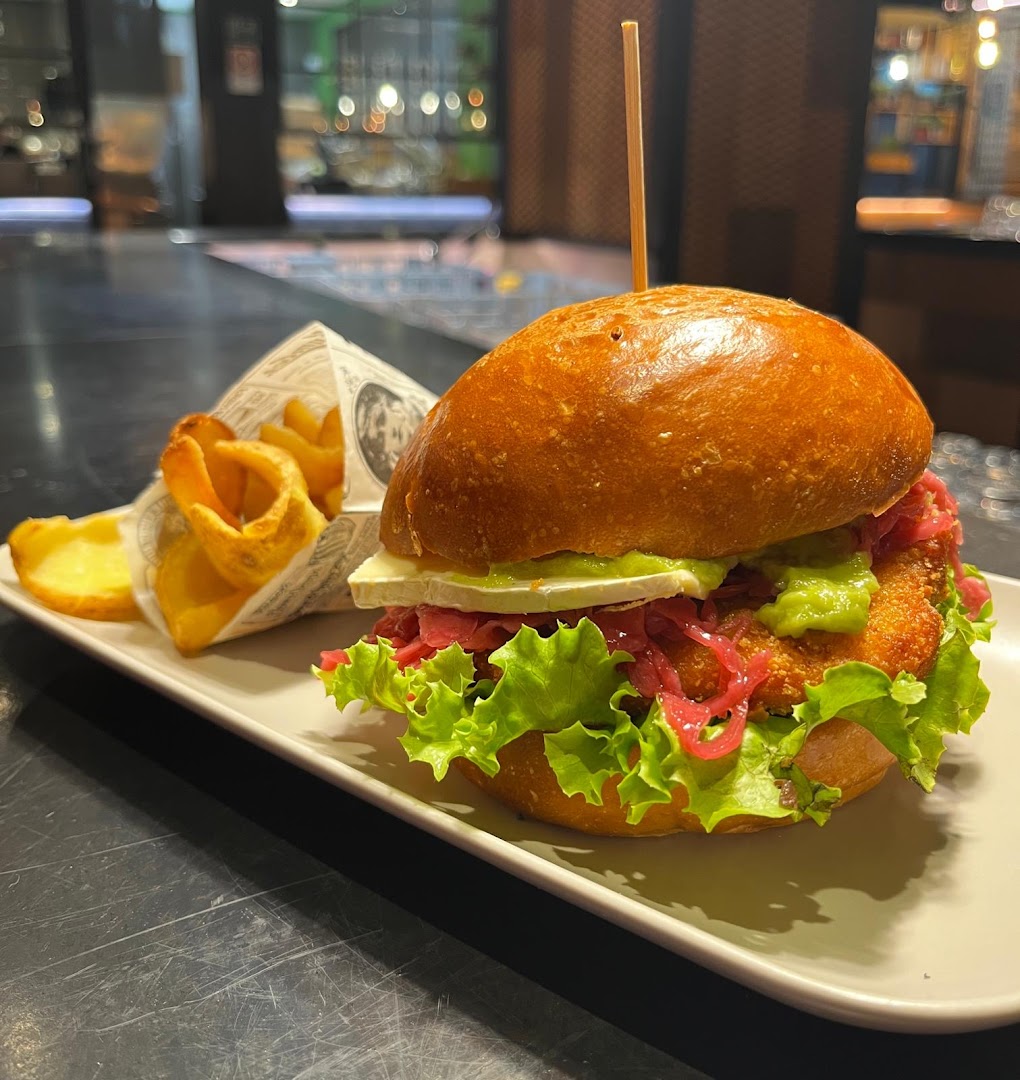 Hall Pub Brasserie - Crema