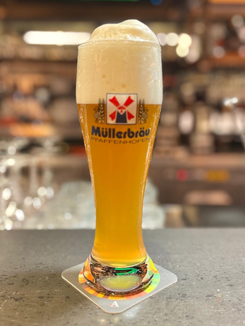 Hall Pub Brasserie - Crema