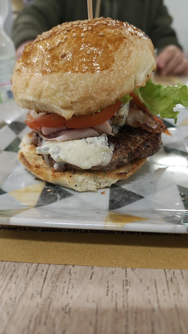 Hamburgeria Mangi e Tasti, Asti