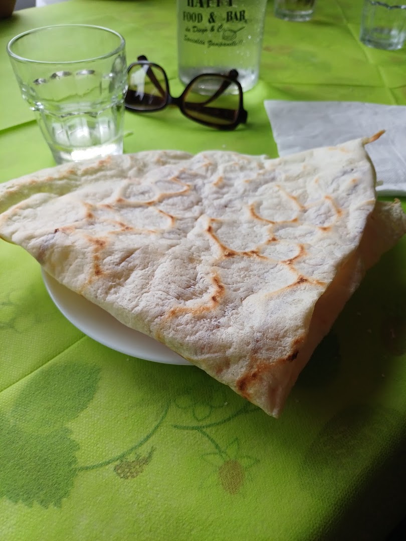 Happy food & bar
