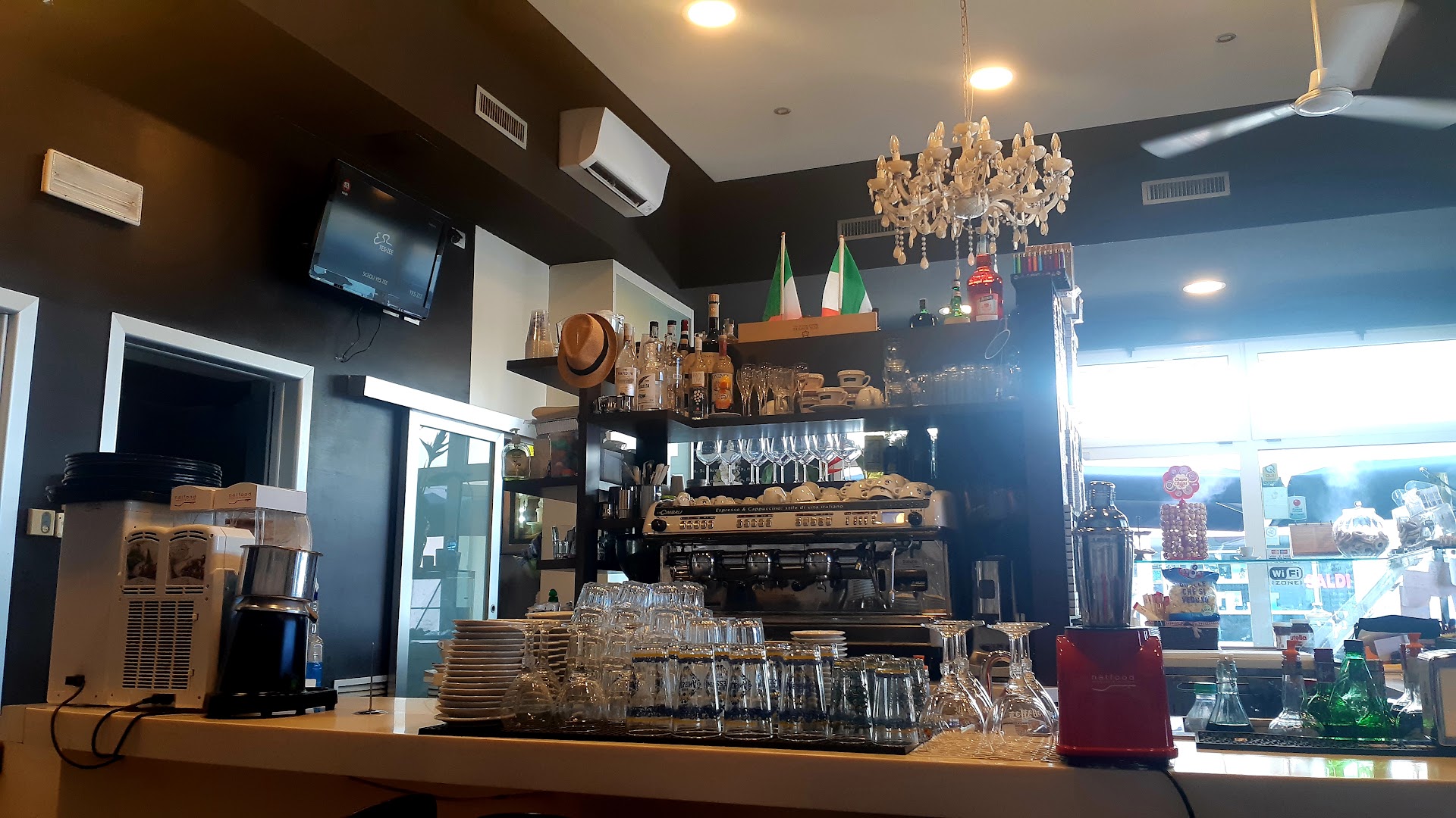 Happy Hour Bar da Dennis, Zero Branco