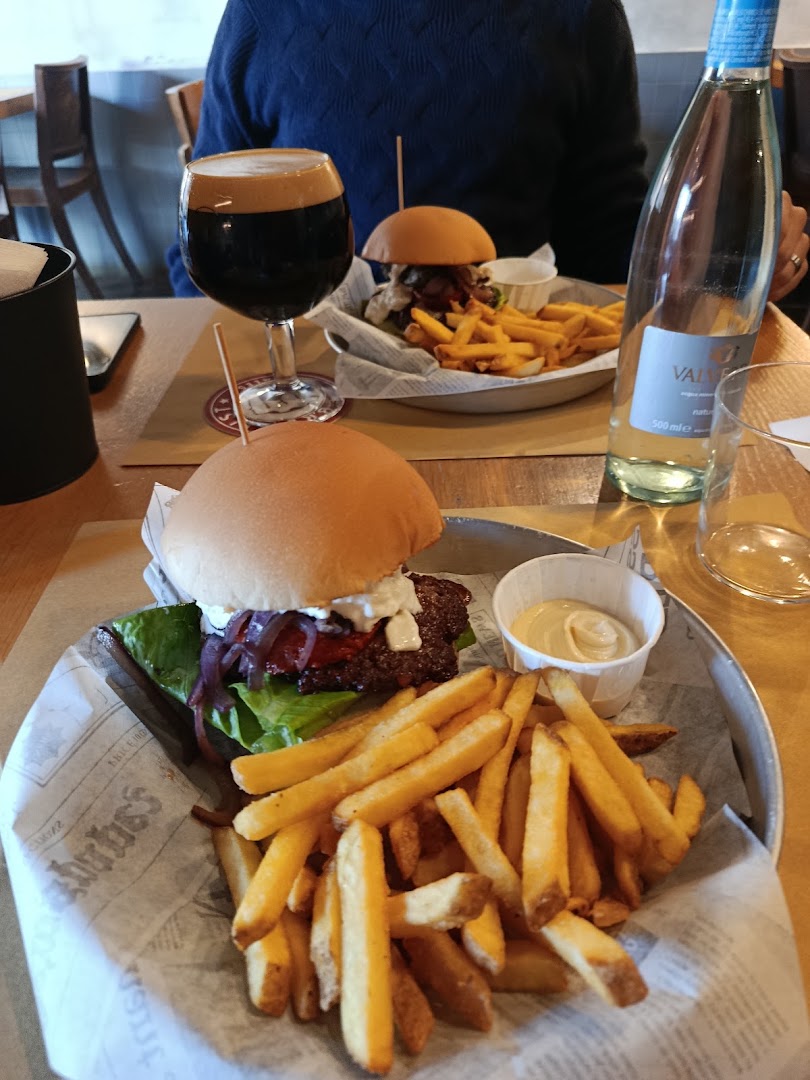 Helmut Pub