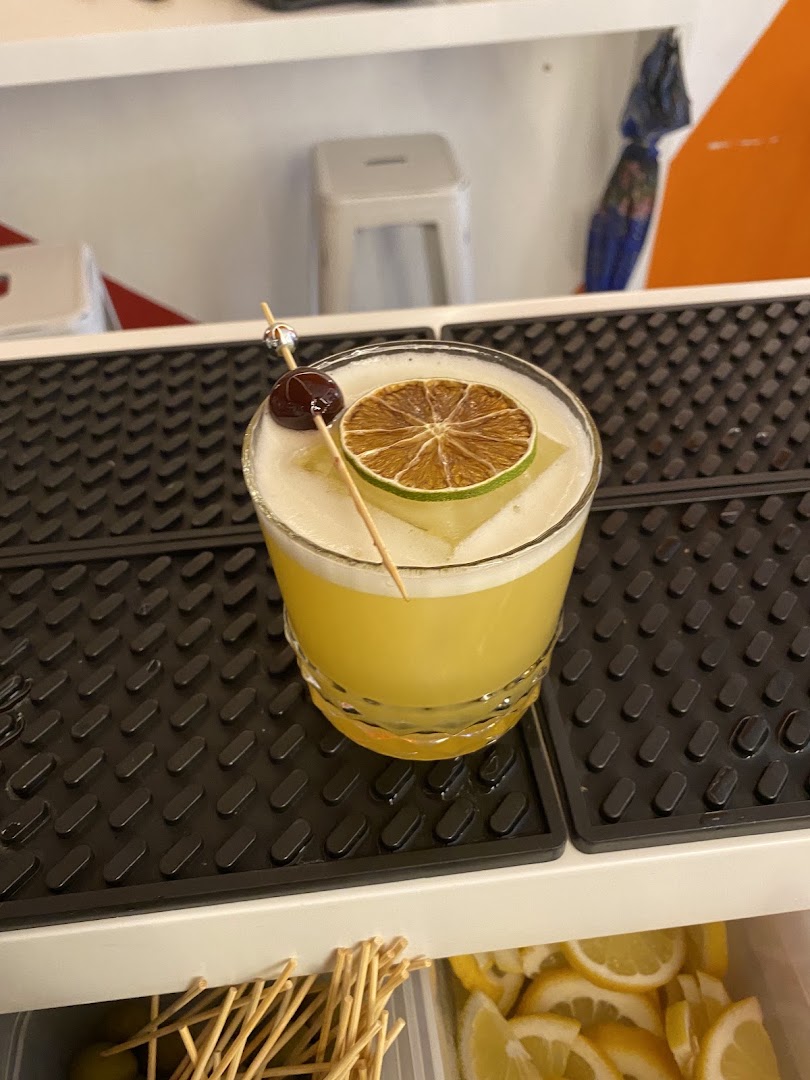 HENDRIX BAR