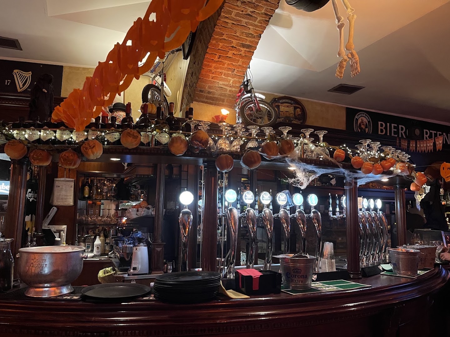 Henry's Cafe