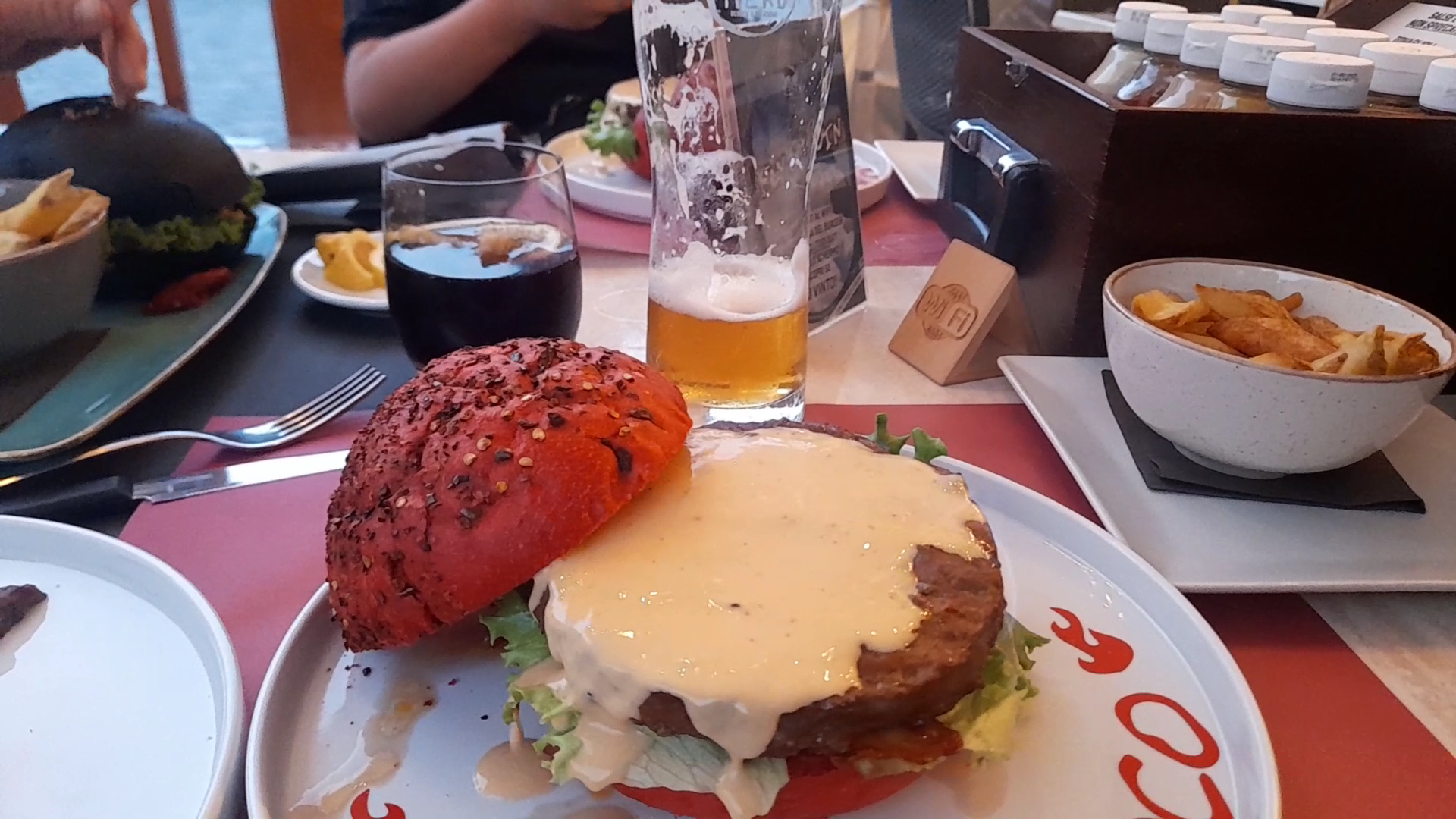 HERO La Casa del Burger