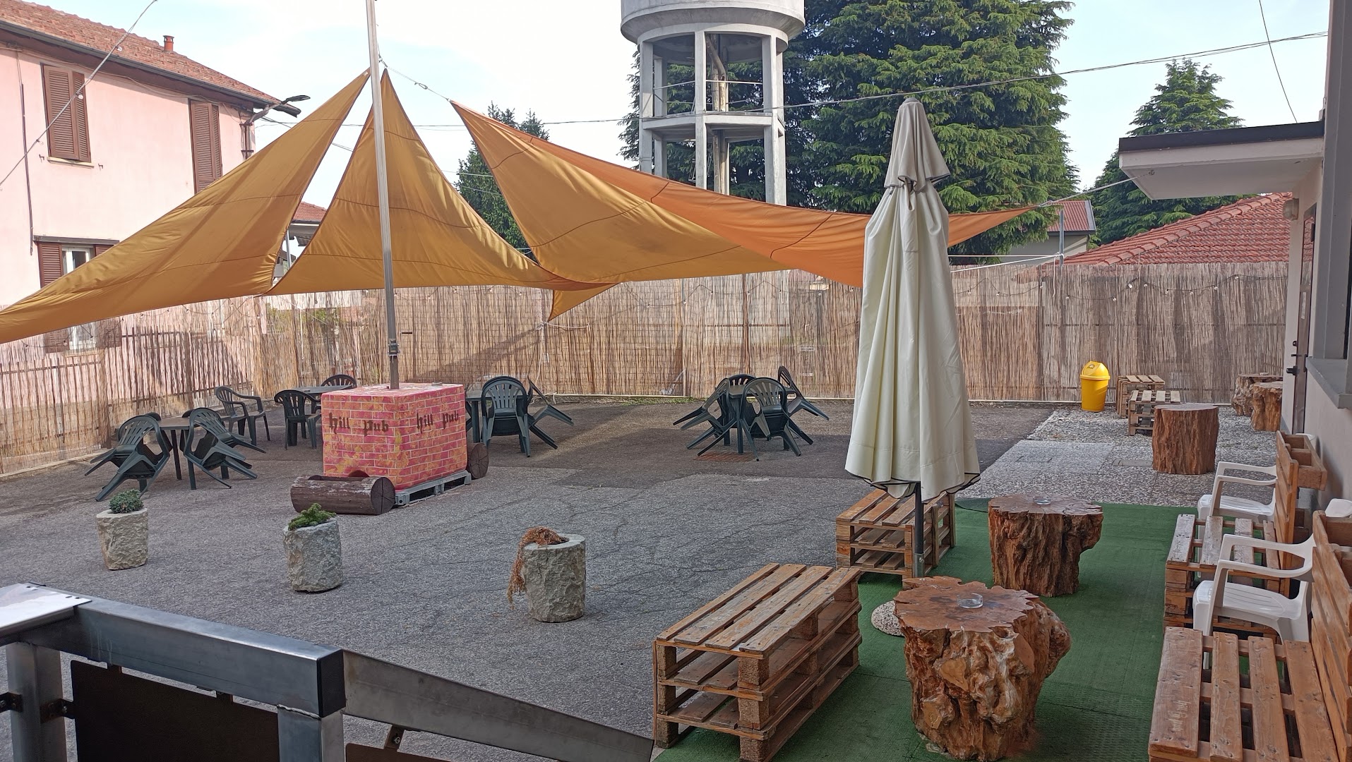 hill Pub