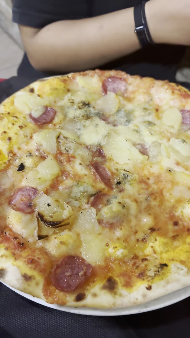 Hollywood pizzeria