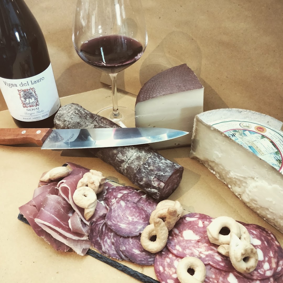 Hosterya street wine