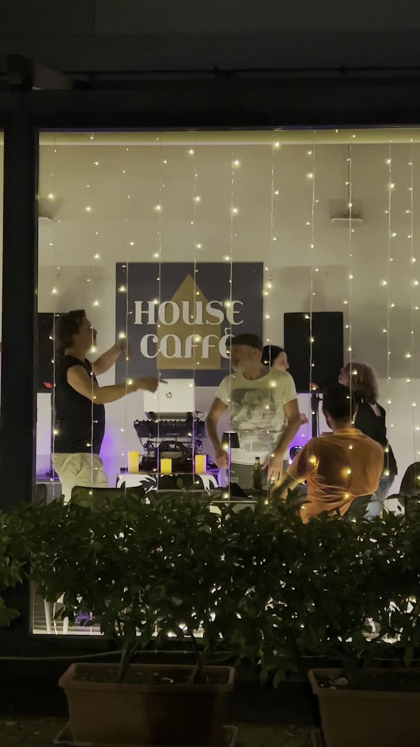HOUSE CAFFE'
