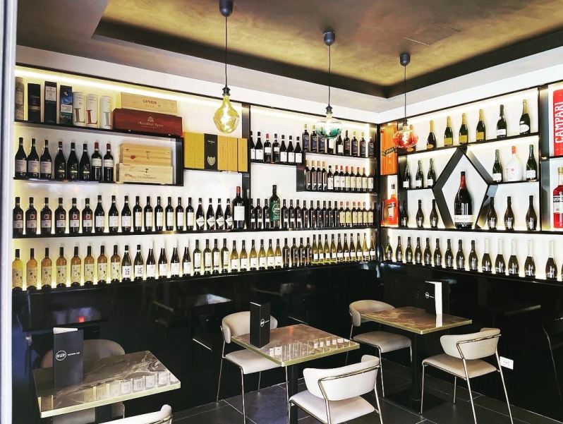 Huh Cocktail Bar