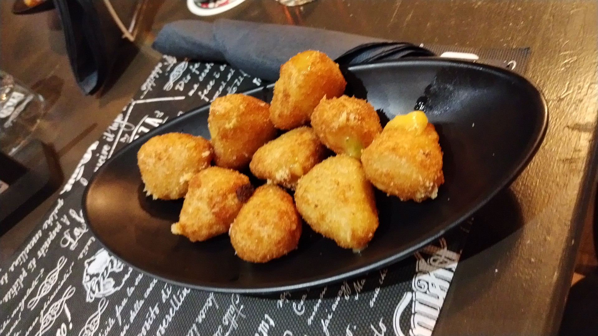 Hungry Dogs Fresh Burgers