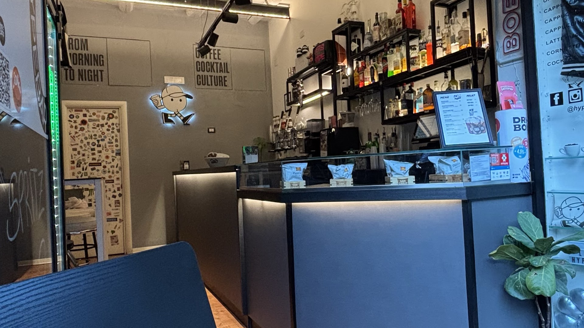 HYPEBAR, Napoli