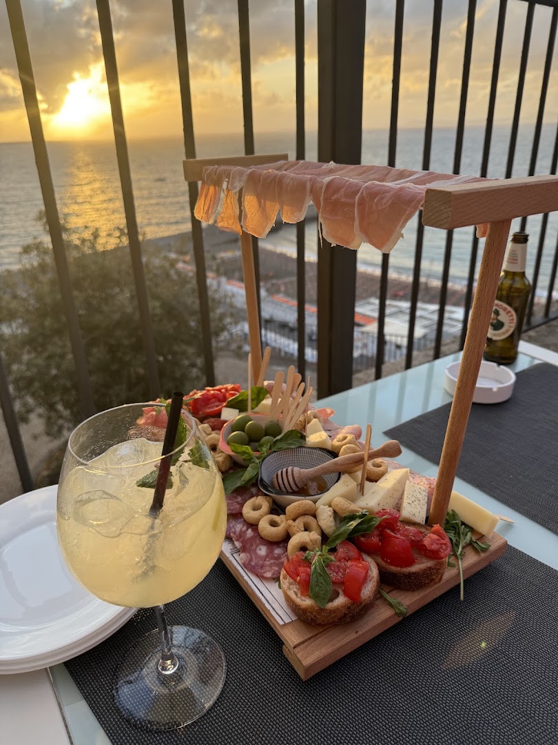 I GRADONI META SUNSET BAR