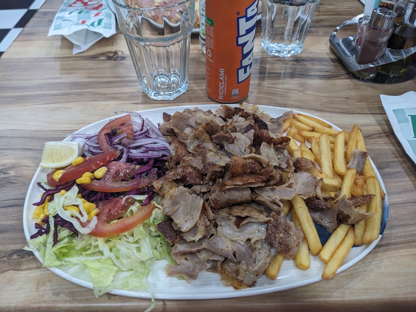 İstanbul cavernago Turkish kebap pizza gril