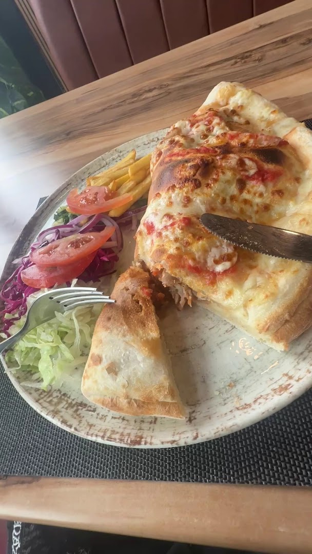 İstanbul cavernago Turkish kebap pizza gril