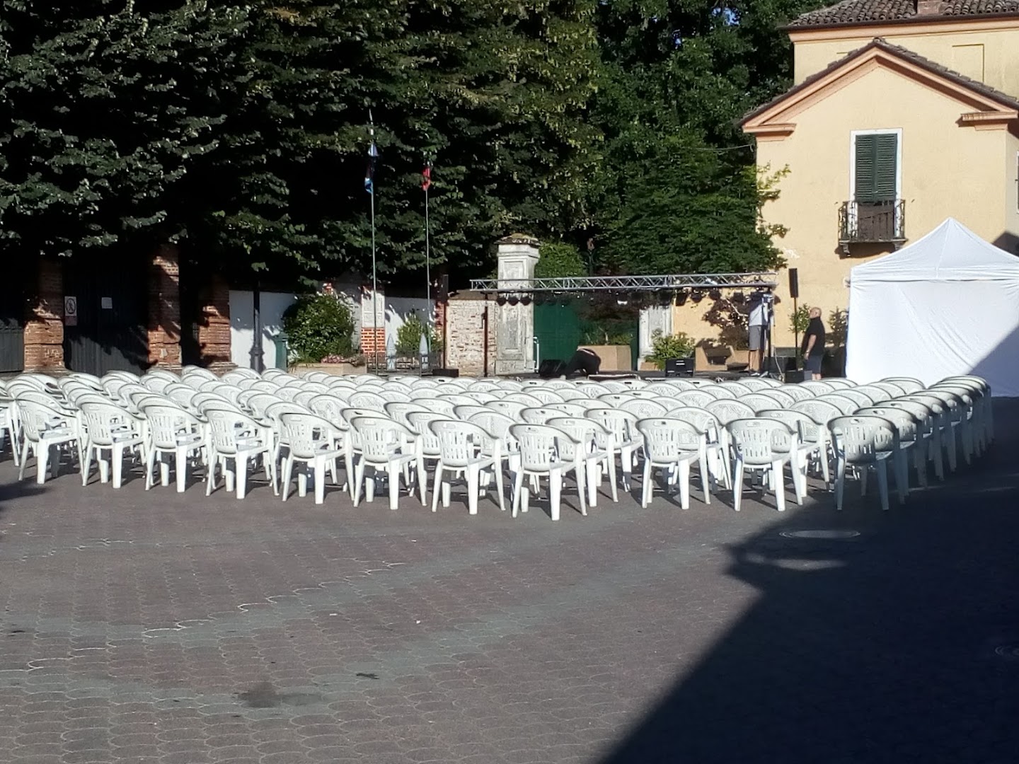Il castello dell'elfo curioso