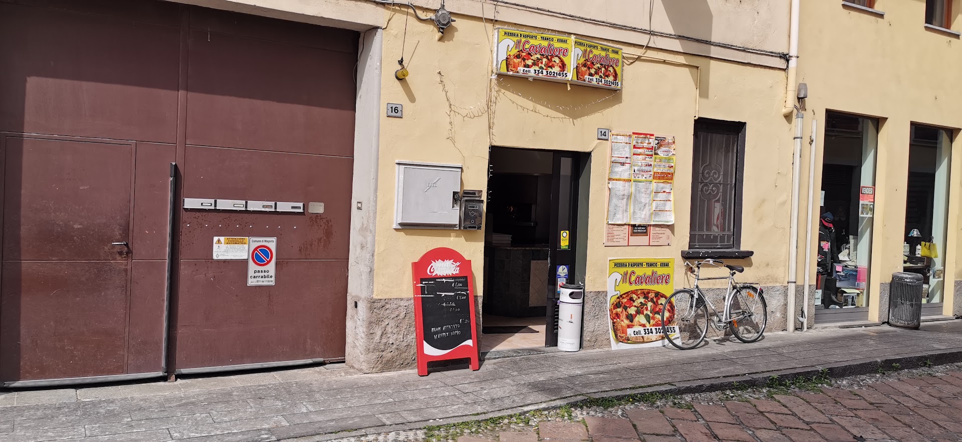 Il Cavaliere Magenta