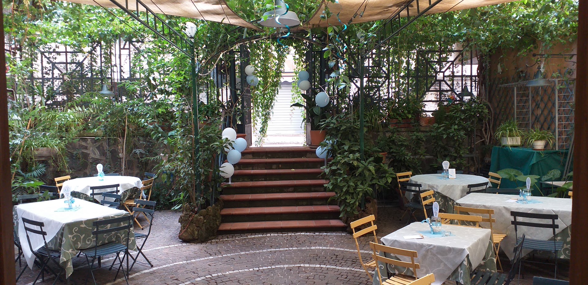 Il Cortile Di Galasso Giancarlo, Napoli