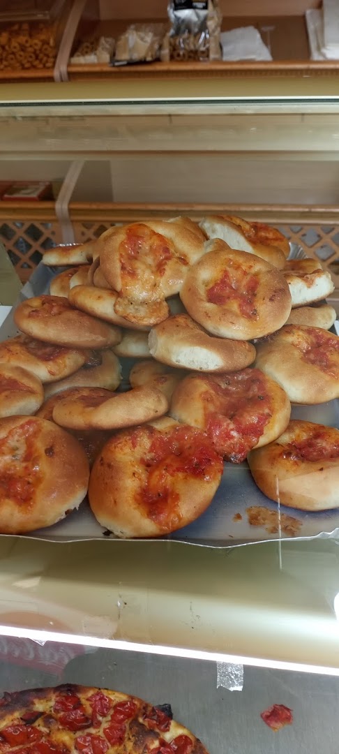 Il Forno di Walter Cucinelli....gastronomia...rosticceria.., Brindisi