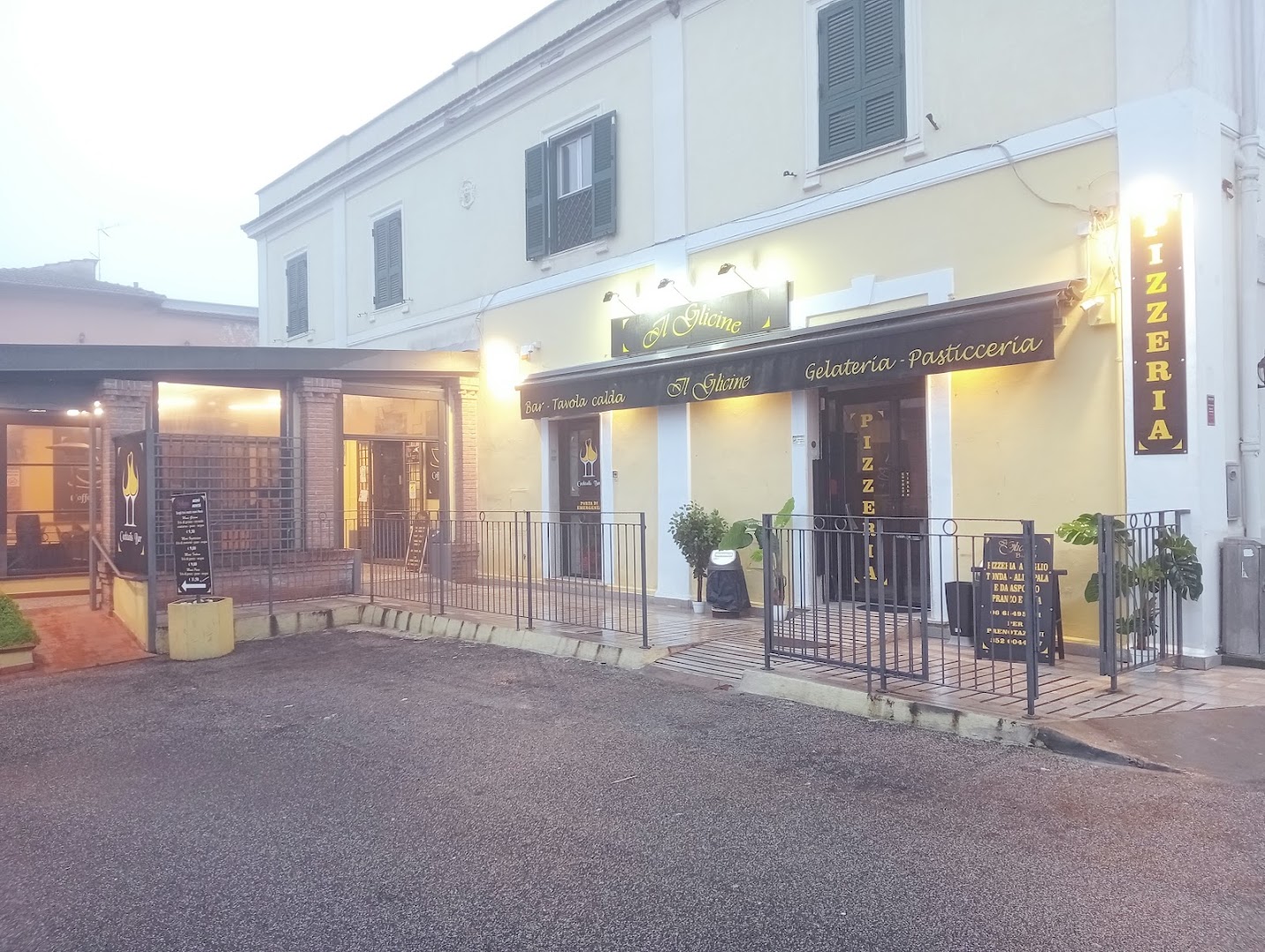 Il Glicine bistrot Bar pasticceria tavola calda pizzeria wine bar Ploom store