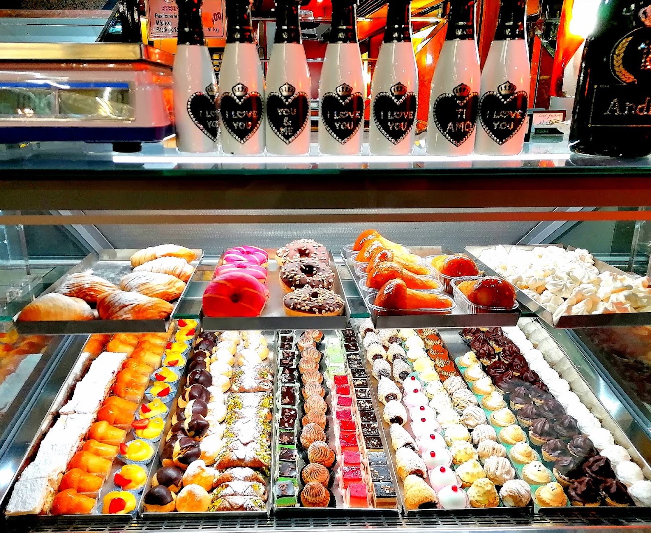 Il Glicine bistrot Bar pasticceria tavola calda pizzeria wine bar Ploom store