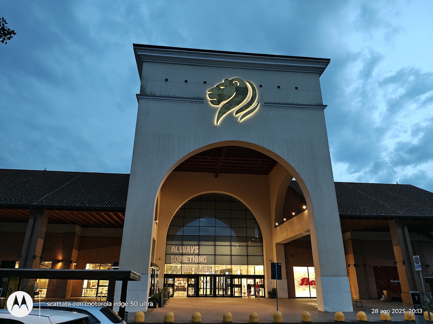 Il Leone Shopping Center