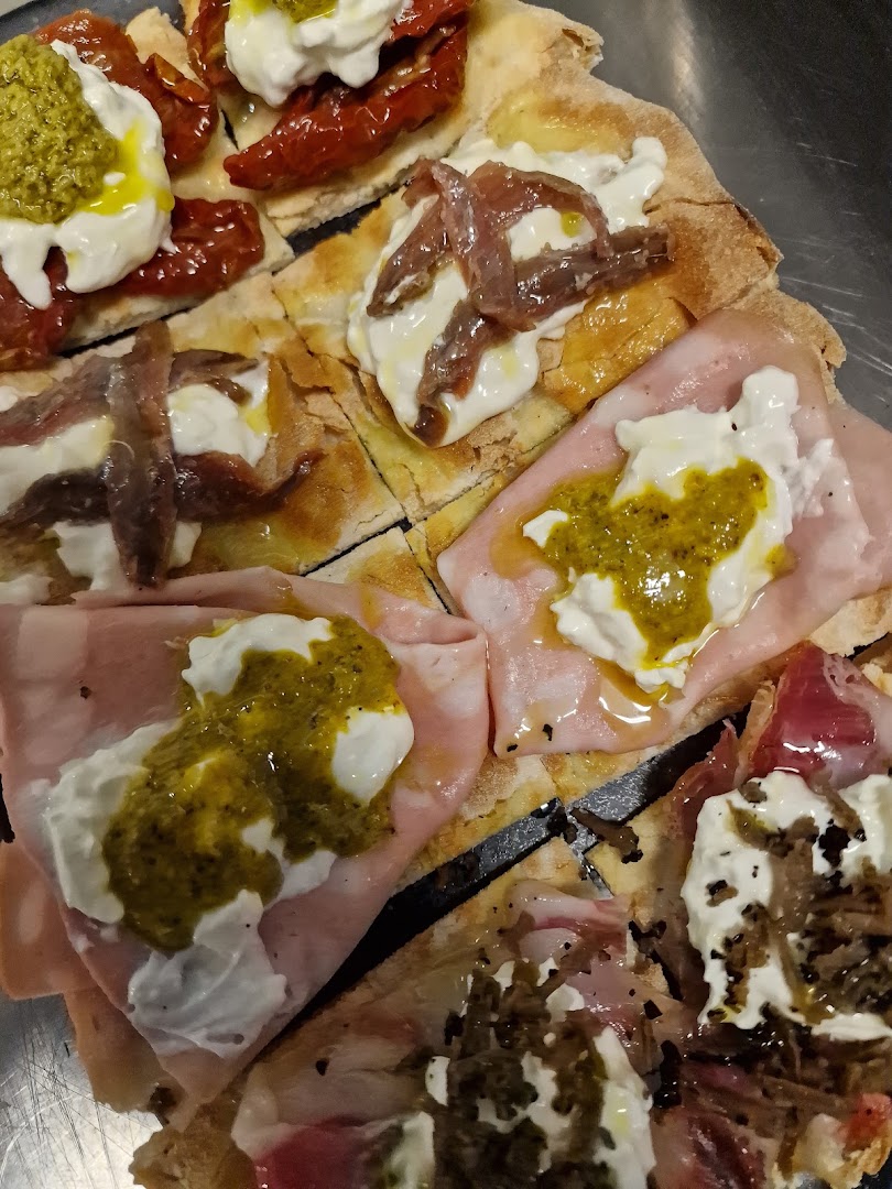 Il pizzicagnolo della Villa