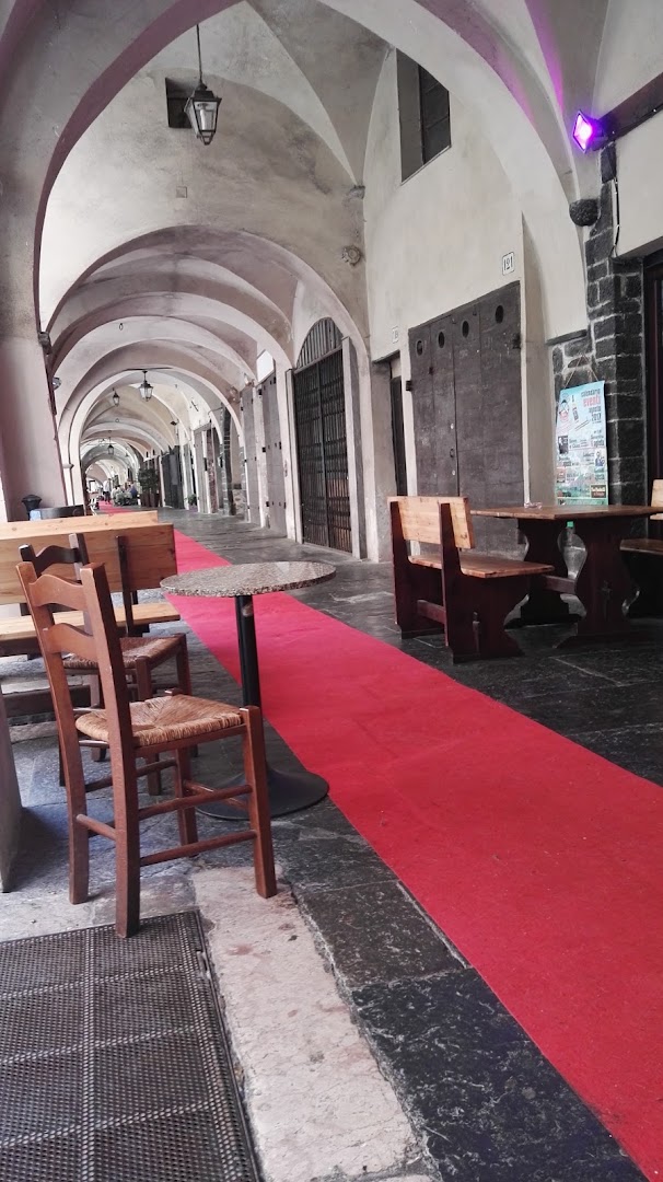 Il Ritrovo / La Grotta