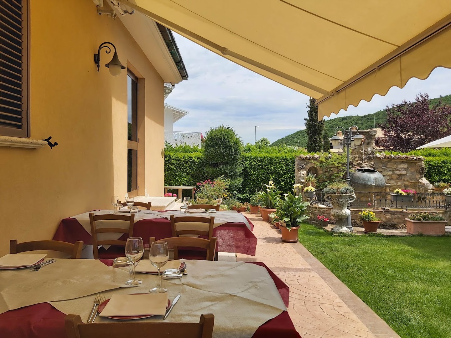 IL SALICE Hotel Ristorante Pizzeria, Civitella del Tronto