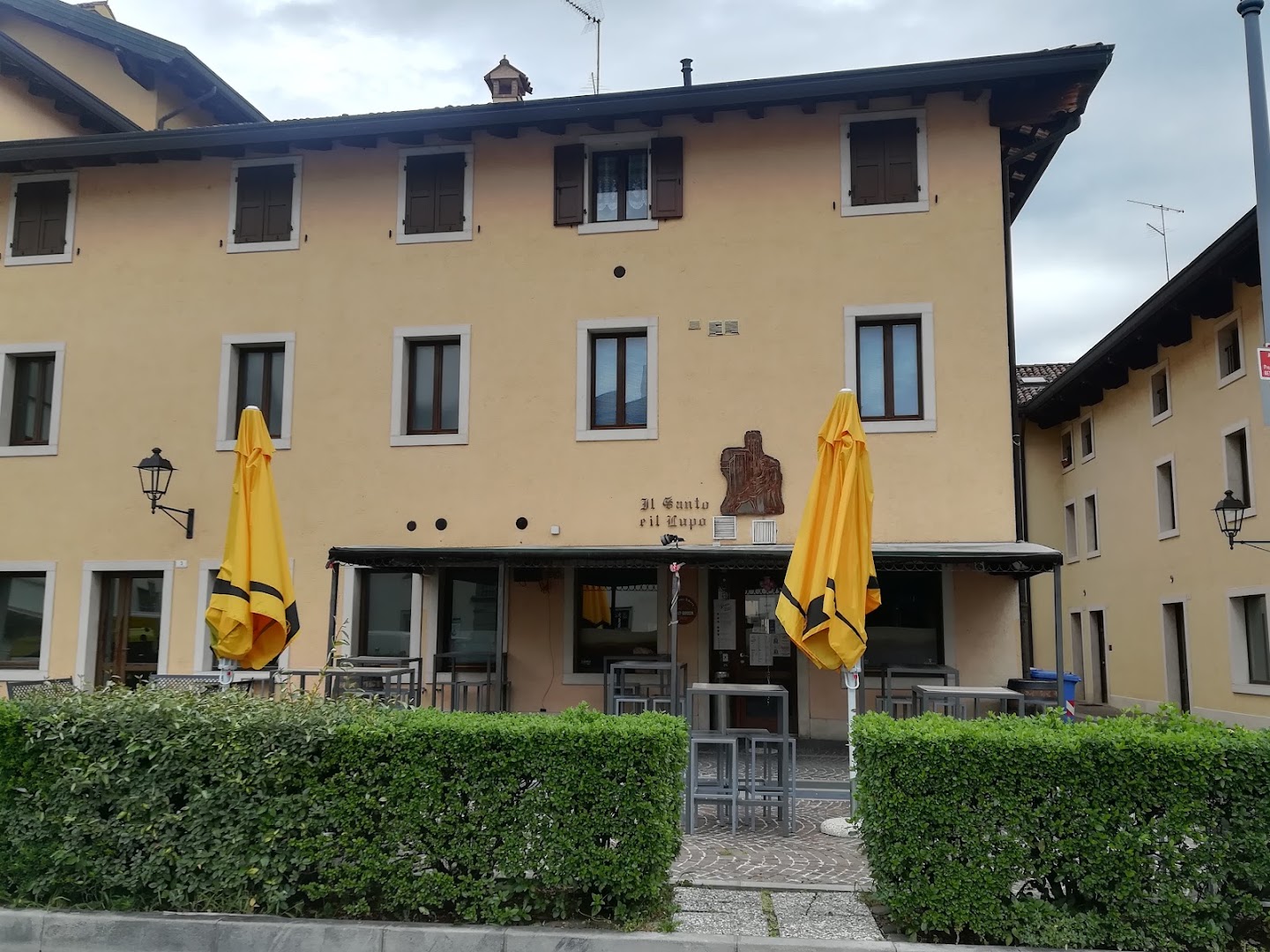 Il Santo e Il Lupo