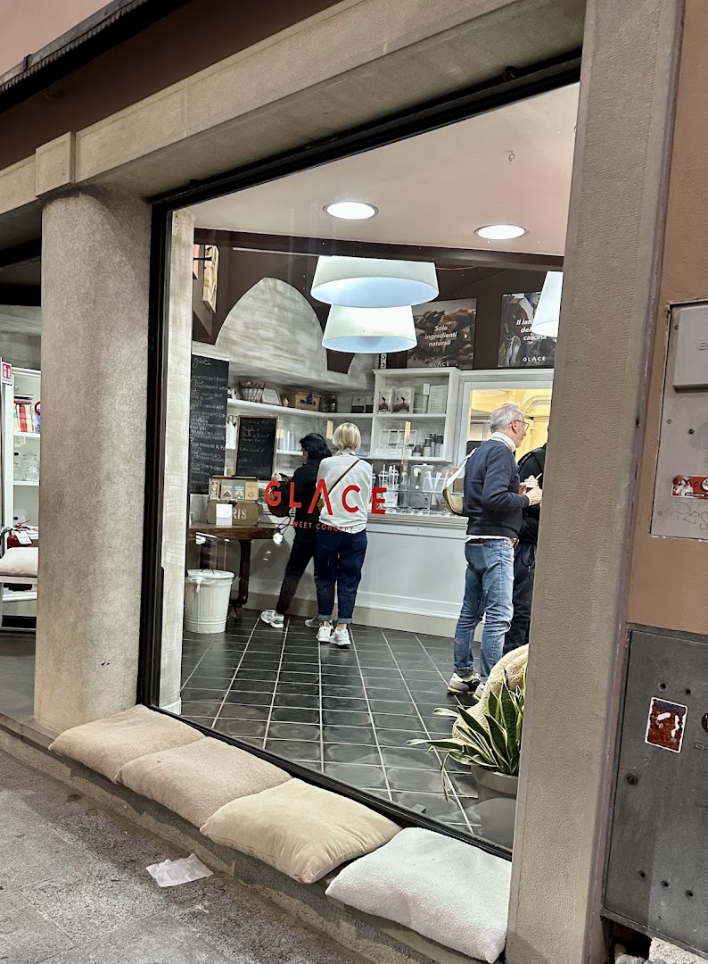 Ila Glacé