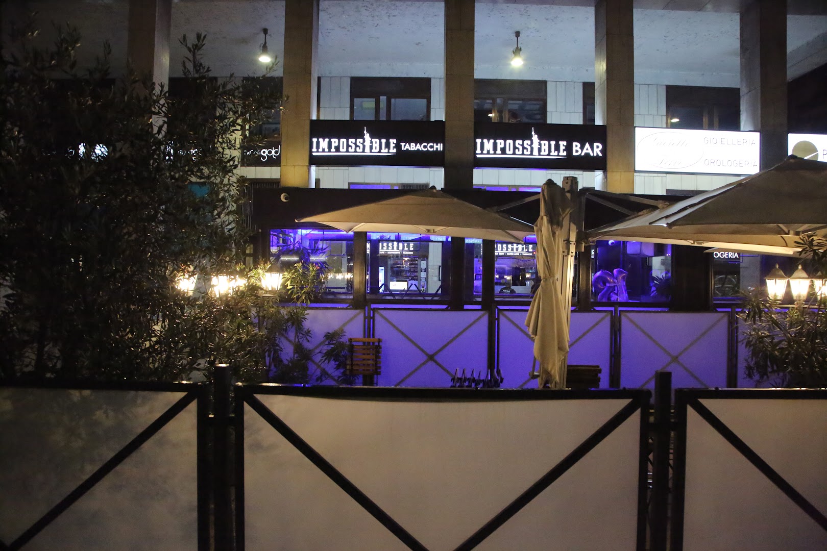 IMPOSSIBLE BISTROT
