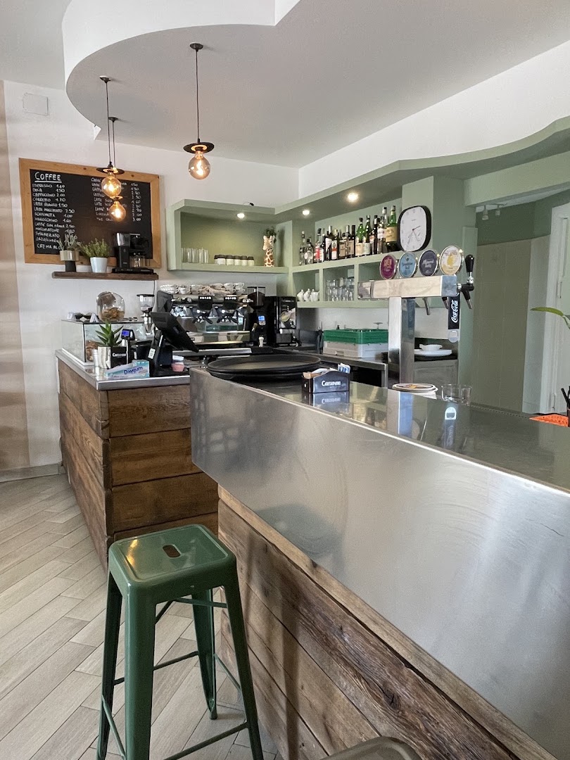 In piazzetta, coffee & eatery
