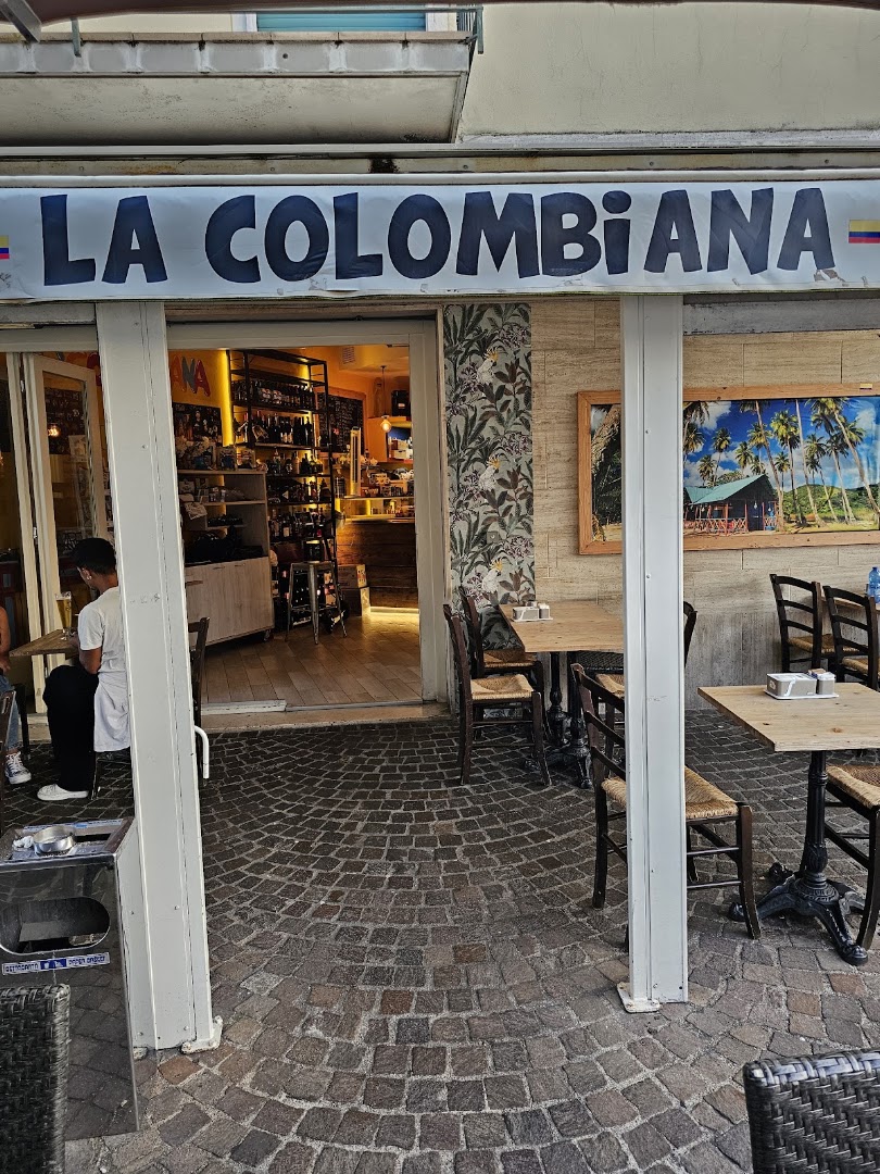 In piazzetta, coffee & eatery