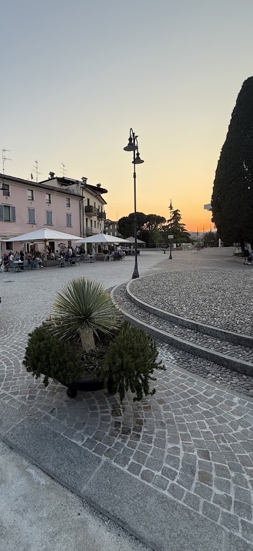 In piazzetta, coffee & eatery